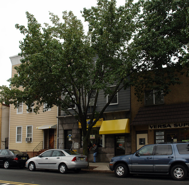 32 Wilson Ave in Newark, NJ - Foto de edificio - Building Photo