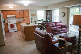 The Henderson Senior Apartments 55+ WAITLIST in Shakopee, MN - Foto de edificio - Building Photo