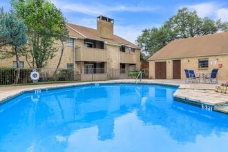 Avistar At The Oaks in San Antonio, TX - Building Photo - Building Photo