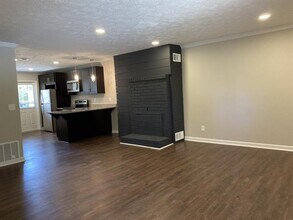 2323 Ward St SE-Unit -10 in Smyrna, GA - Foto de edificio - Building Photo