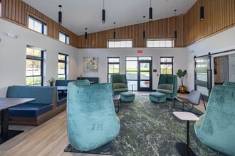 The Arboretum in Farmingville, NY - Foto de edificio - Interior Photo