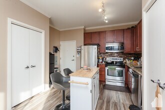 1 E 8th St, Unit 511 in Chicago, IL - Foto de edificio - Building Photo