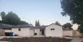 8126 Andasol Ave in Northridge, CA - Building Photo