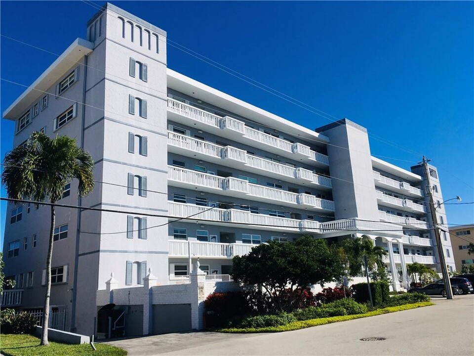 2829 NE 33rd Ct, Unit #602 in Fort Lauderdale, FL - Foto de edificio