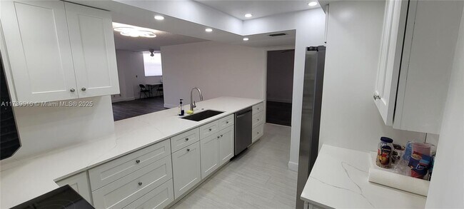 6461 NW 2nd Ave in Boca Raton, FL - Building Photo - Building Photo