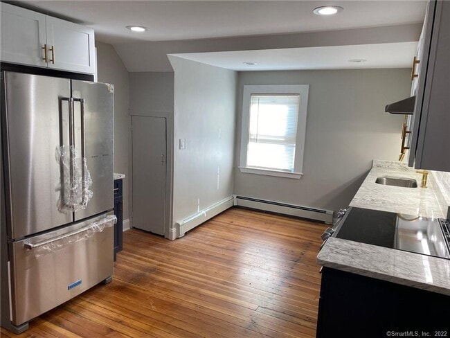 223 Park Rd in West Hartford, CT - Building Photo - Building Photo