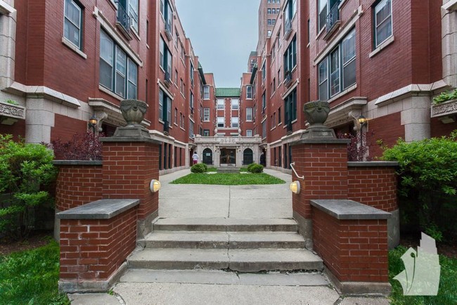 property at 428 W Surf St