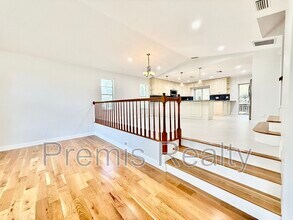 957 Weathersfield Dr in Dunedin, FL - Building Photo - Building Photo