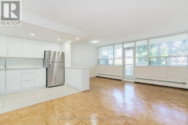 33 Erskine Ave in Toronto, ON - Building Photo - Building Photo