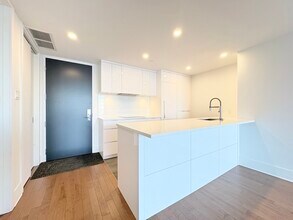 360 Atateken Rue in Montréal, QC - Building Photo - Building Photo