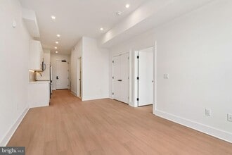 30 W Allens Ln, Unit 307 in Philadelphia, PA - Building Photo - Building Photo