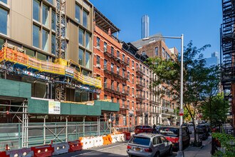 435 W 54th St in New York, NY - Building Photo - Building Photo