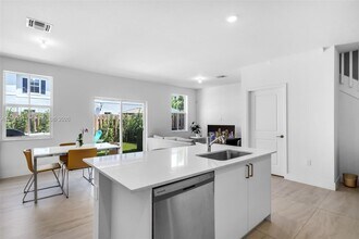 11927 NW 46th St in Coral Springs, FL - Building Photo - Building Photo