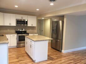 1 Driftwood Dr in Woburn, MA - Building Photo