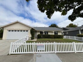 3535-3537 Mount Burnham Ct in San Diego, CA - Building Photo