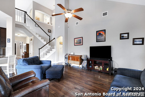 220 Lucchese St in San Antonio, TX - Foto de edificio - Building Photo