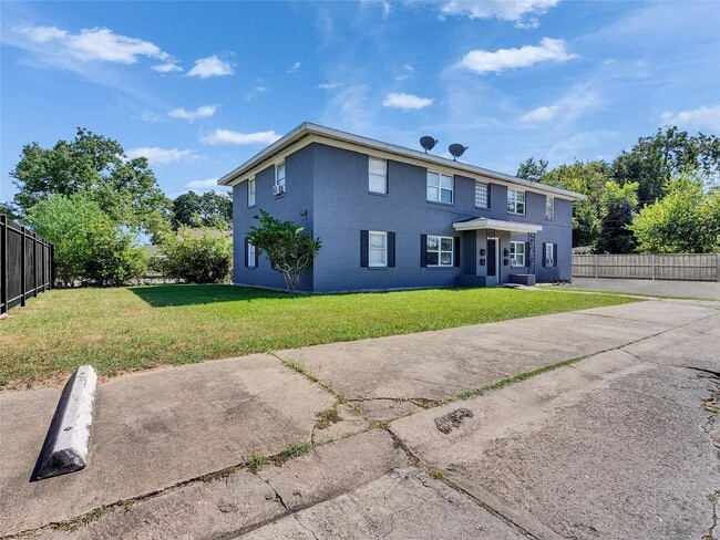 property at 7626 Pecan Villas Dr