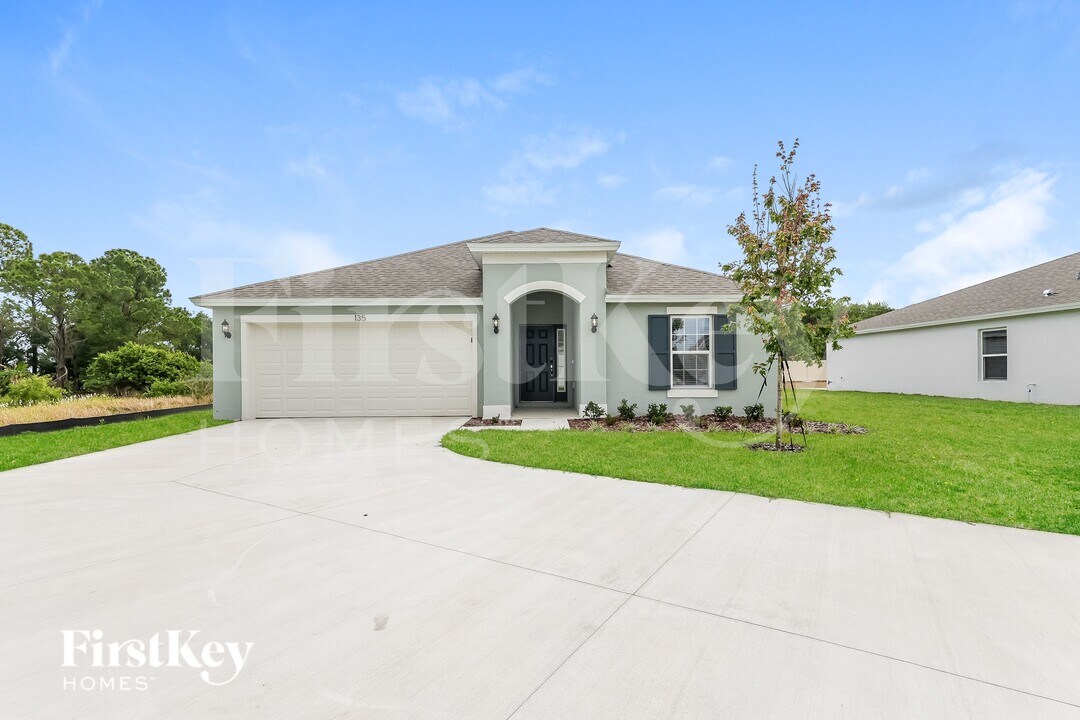 135 Southern Breeze Lp in Winter Haven, FL - Foto de edificio