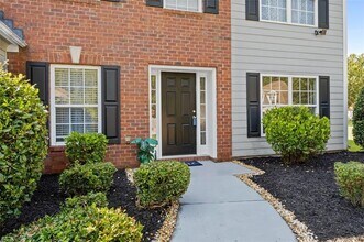 6115 Riveroak Terrace in College Park, GA - Building Photo - Building Photo