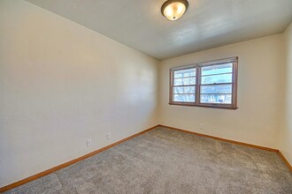 143 Southview Dr in Marion, IA - Building Photo - Building Photo