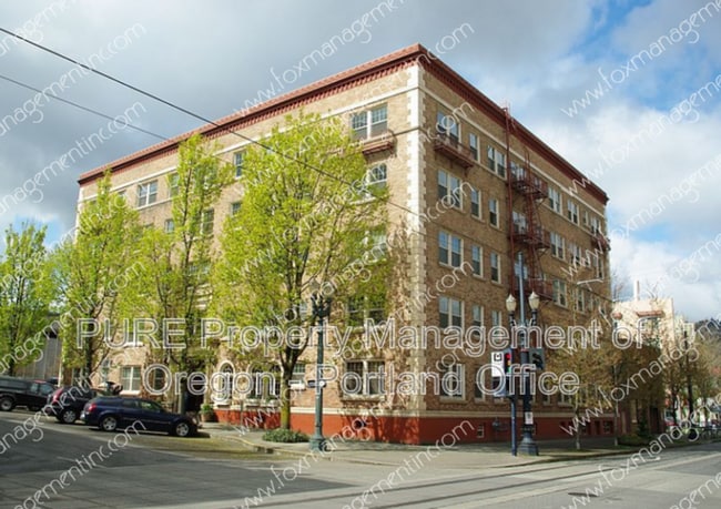 709 SW 16th Ave in Portland, OR - Foto de edificio - Building Photo
