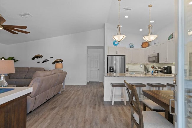 4860 S Tromp Lp in Homosassa, FL - Building Photo - Building Photo