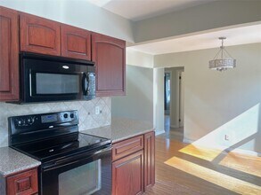 15859 Buckingham Ave in Beverly Hills, MI - Building Photo - Building Photo