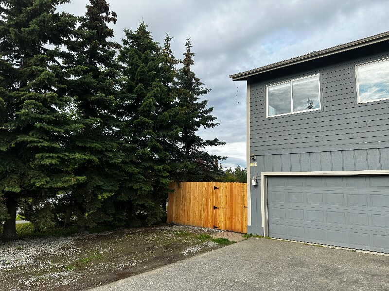 1515 Latouche St-Unit -1 in Anchorage, AK - Foto de edificio