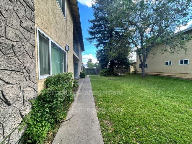 property at 4552 Ashcroft Ave