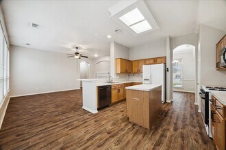 11009 Collingswood Dr in La Porte, TX - Building Photo - Building Photo