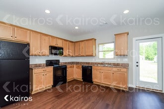 46 HAWK LN, Unit 2 in Lincoln, AL - Foto de edificio - Building Photo