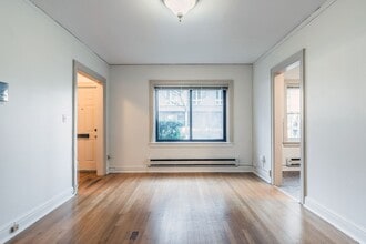 Davison Apartments in Seattle, WA - Building Photo - Interior Photo