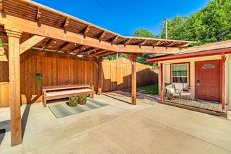 915 Stewart Dr in Dallas, TX - Building Photo - Building Photo