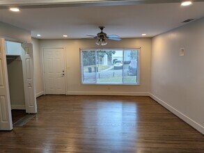 1869 Montclaire Ln in Vestavia Hills, AL - Foto de edificio - Building Photo