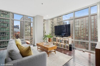510 W Erie St in Chicago, IL - Foto de edificio - Building Photo