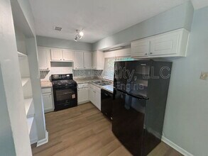 9241 Woodhill Ln in Jonesboro, GA - Building Photo - Building Photo