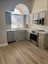 645 E Champlain Dr in Fresno, CA - Building Photo - Building Photo