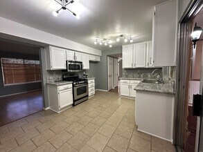 39341 Beacon Ln in Palmdale, CA - Building Photo - Building Photo