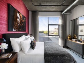 Amp Lofts in Los Angeles, CA - Foto de edificio - Building Photo