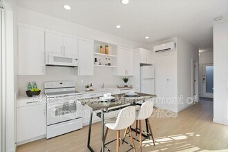 725 SE 78th Ave in Portland, OR - Building Photo - Building Photo