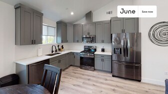 564312 Auckland Ave in Los Angeles, CA - Building Photo