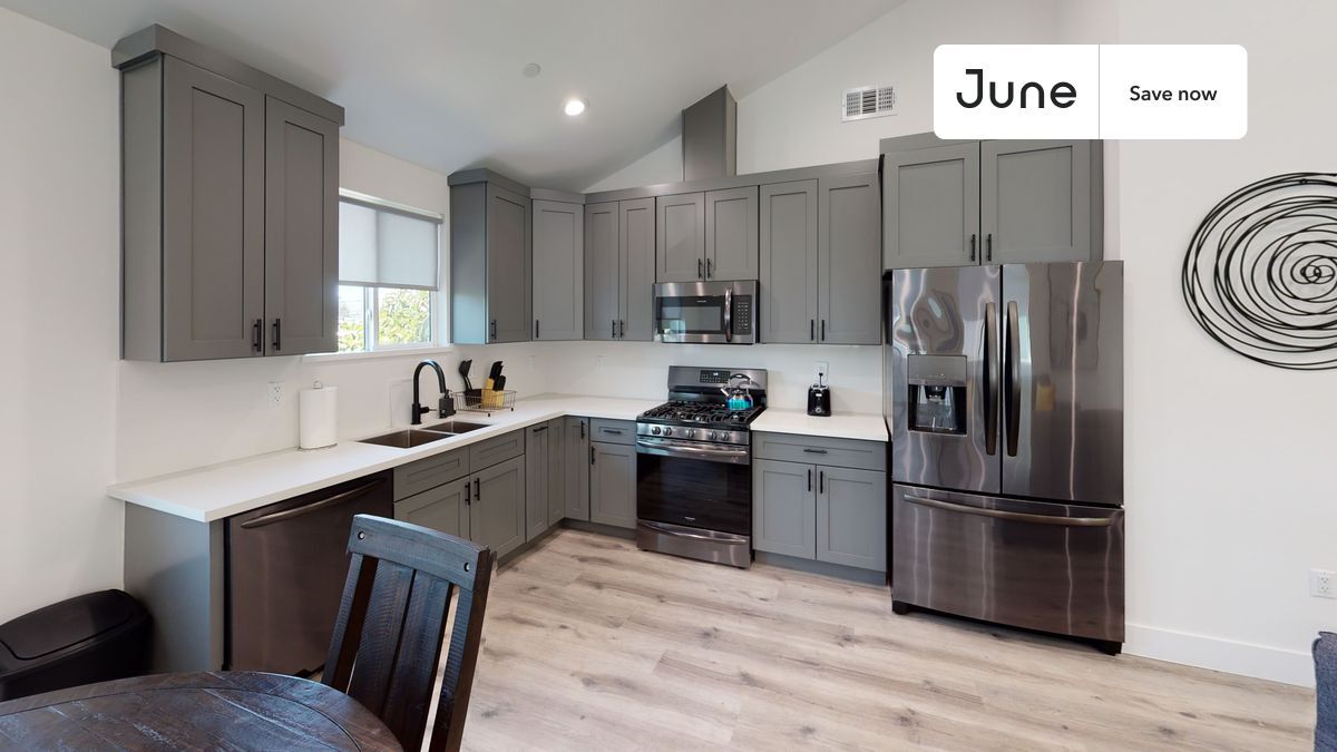 564312 Auckland Ave in Los Angeles, CA - Building Photo