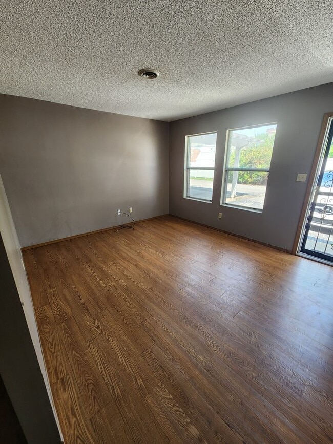 1005 W Cherry St in Marion, IL - Building Photo - Building Photo