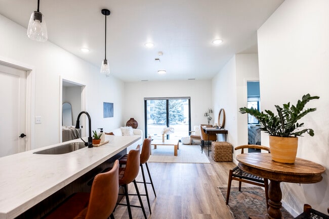 The Velthuis Apartments in Sioux Falls, SD - Building Photo - Building Photo