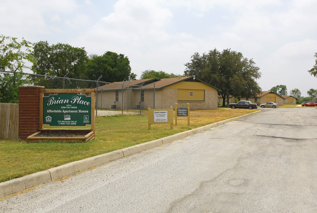 Brian Place Apartments in Hondo, TX - Building Photo