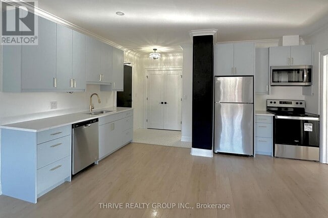 16-16 Hincks St