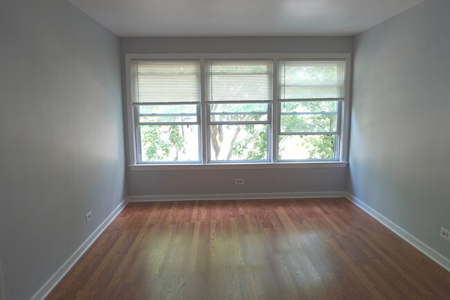 8106 Kilpatrick Ave in Skokie, IL - Building Photo - Building Photo