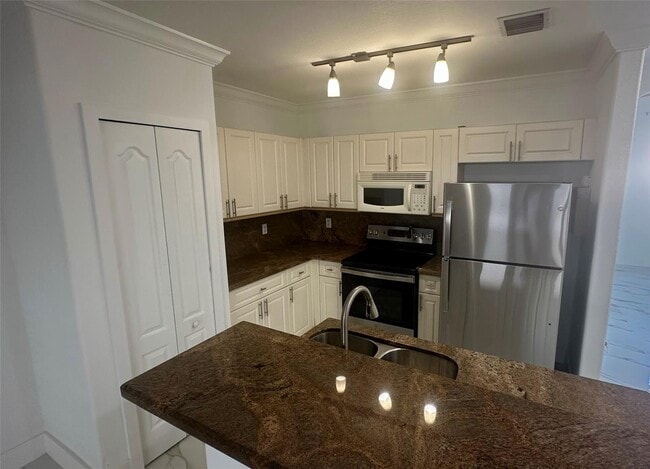 8197 W 36th Ave in Hialeah, FL - Building Photo - Building Photo