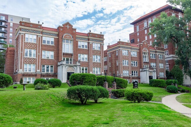 Calhoun Beach Apartments