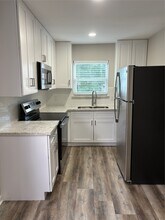 8 S Avenue B in Freeport, TX - Building Photo - Building Photo